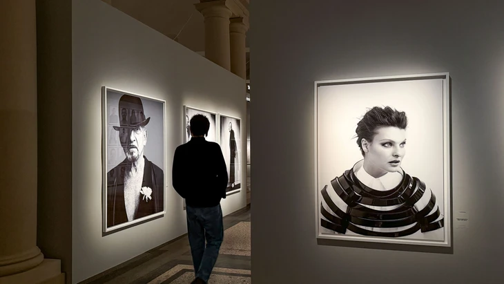 Pop, Kunst, Mode: Ausstellung von Bryan Adams im Landesmuseum Darmstadt.