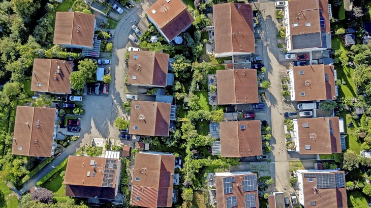 Was die Häuser hier wohl kosten?