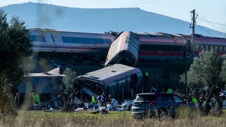 Nahe Urda in Toledo: Rettungskräfte sind am Unfallort im Einsatz.