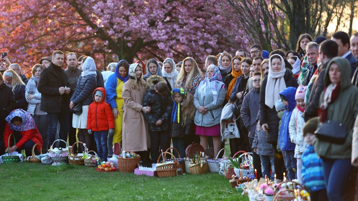 Gemeindemitglieder einer ukrainisch-orthodoxen Kirche in Berlin (2022)