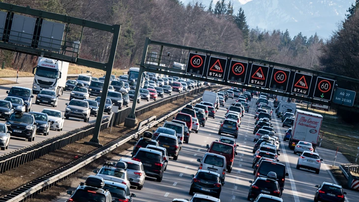 Bereits am Wochenende vor Ostern rechnet der ADAC mit mehr Verkehr.