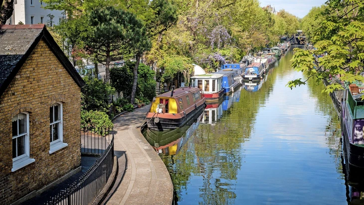 Hausboot an Hausboot am Regent's Canal in Little Venice. Eine Woche darf man ankern.