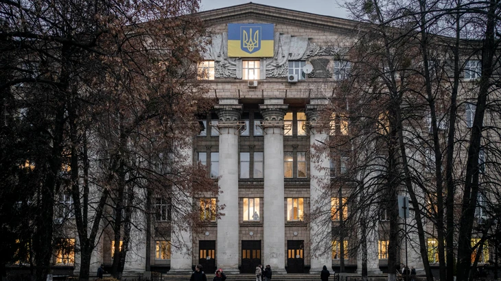 Blick auf das Hauptgebäude der Kiew National Economic University