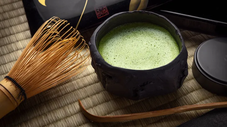 Grün und schaumig: Matcha beim Tasting im Restaurant „Oukan Fine Vegan Dining“ in Berlin-Mitte