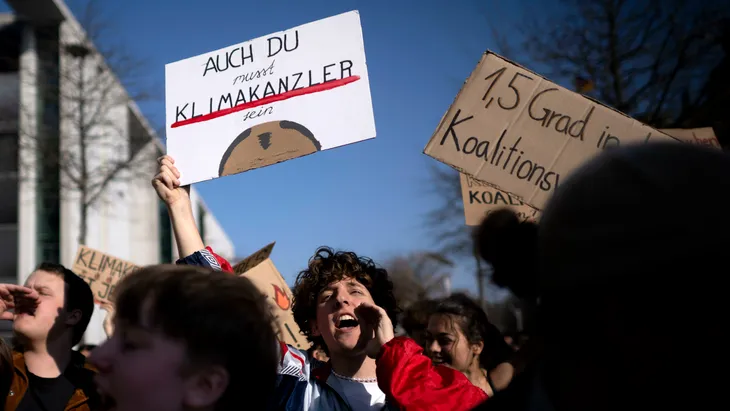 Proteste der Fridays-for-Future-Bewegung vor dem Reichstag im März 2025