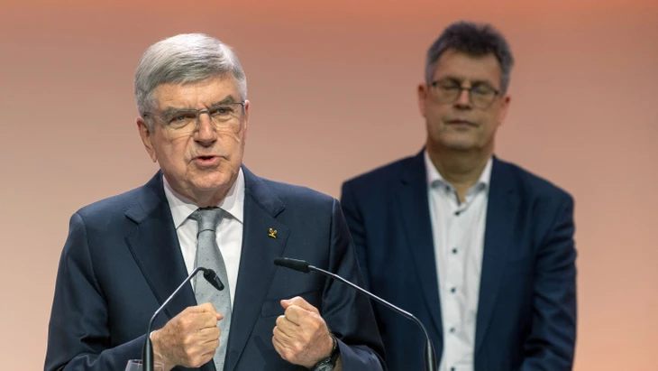 Der ehemalige Präsident des IOC Thomas Bach und der DOSB-Präsident Thomas Weikert auf der Mitgliederversammlung des DOSB in Frankfurt