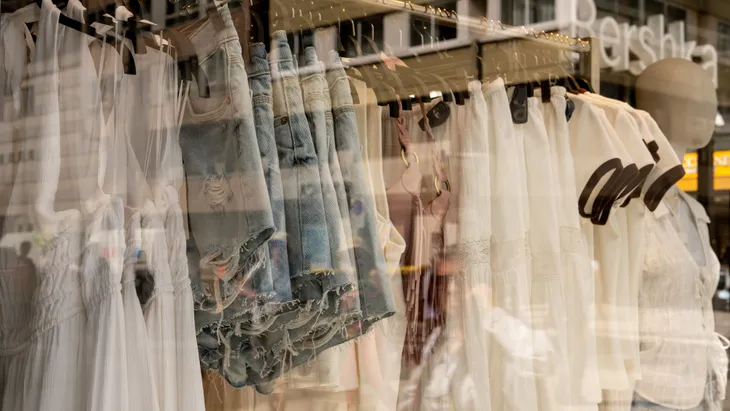 Ein Bershka-Geschäft in A Coruña: Inditex wächst mit seinen Marken weiter, doch die Aktie preist die Qualität des Konzerns schon teuer ein.