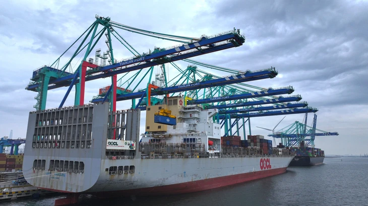 Automatisierte Krananlage am Hafen von Tianjin: Auch China beschleunigt mit Künstlicher Intelligenz die Umschlagzeiten.