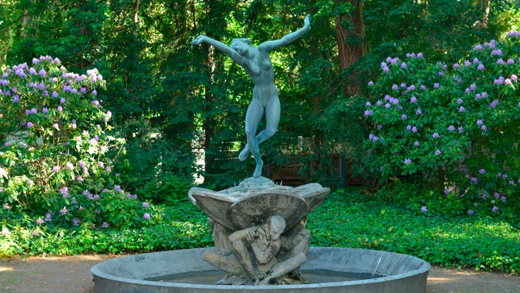 Im Garten des Georg Kolbe Museums in Berlin: der „Tänzerinnen-Brunnen“