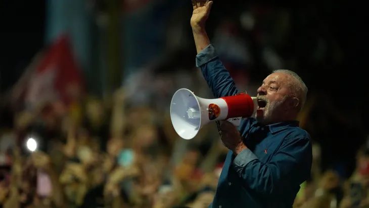 Präsident Luiz Inácio Lula da Silva feierte seinen Sieg in der Stichwahl mit seinen Anhängern. Brasiliens Börse reagierte auf das Ergebnis.