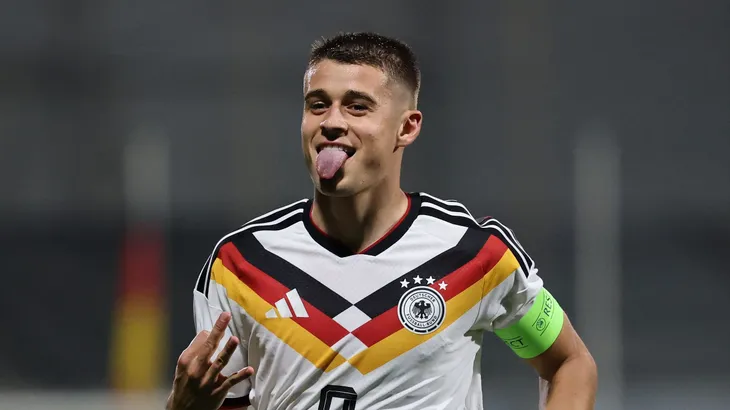 „Mein Herz ist 50/50“, sagt Nicolo Tresoldi – und trifft derzeit für die deutsche U21-Auswahl.