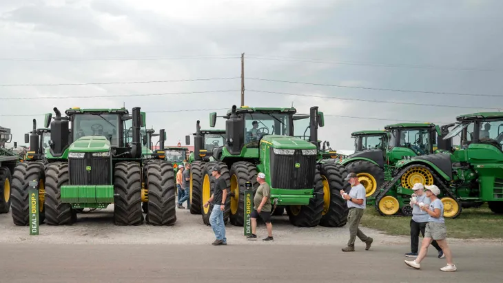 Deere profitiert neben der schwachen Agrarkonjunktur vom Bauboom rund um Infrastruktur und Rechenzentren.