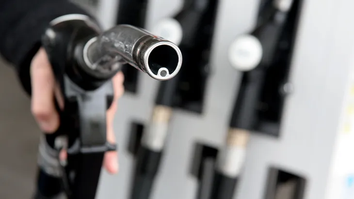 Der Spritpreisdeckel soll Verbrennerfahrer entlasten.