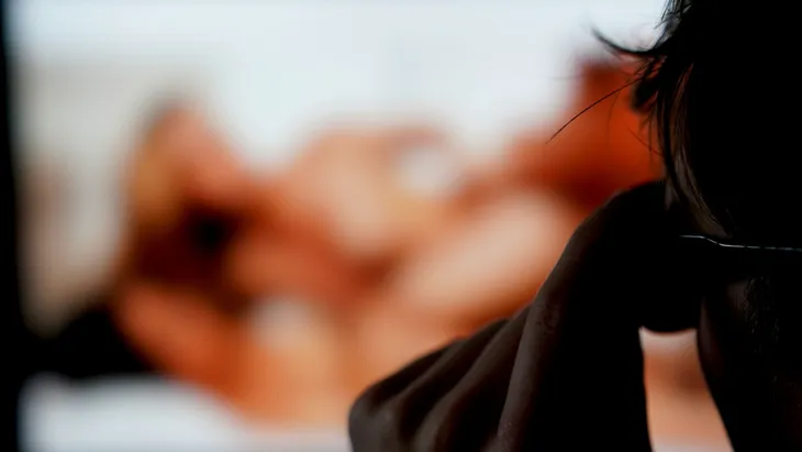 Es kann jeden treffen: Das Internet wird geflutet mit KI-Pornographie.