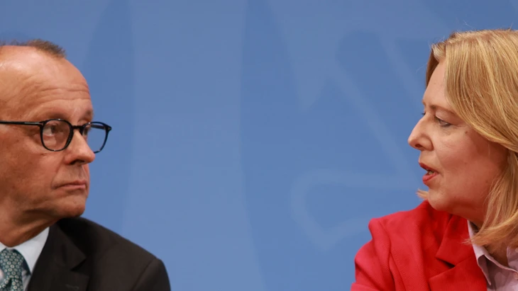 Bernard Cazeneuve unterstützt Francois Hollande