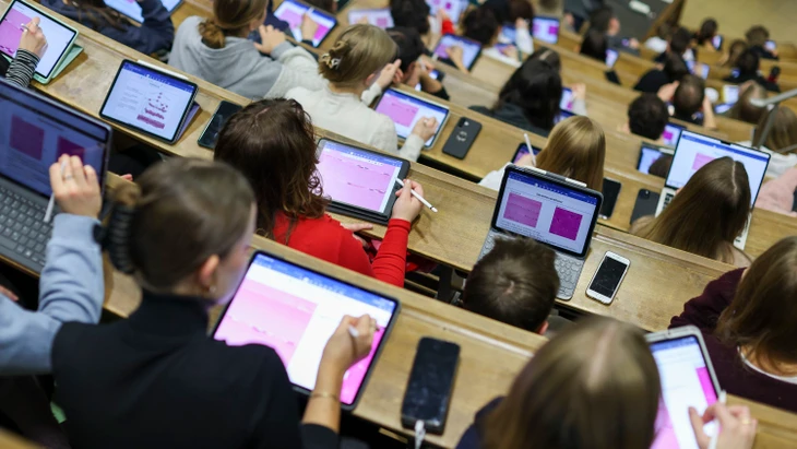 Die einen verpassen keine Vorlesung, die anderen lernen lieber zu Hause.