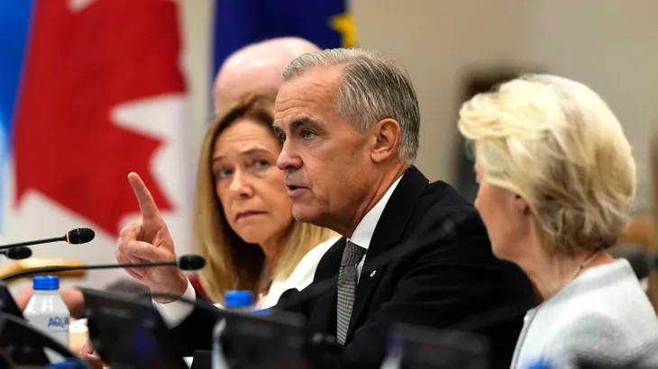 Mark Carney spricht neben Ursula von der Leyen am Rande der UN-Generalversammlung am 23.9.26