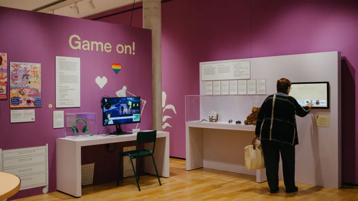 „Familienmedien“: In einem Ausstellungsraum im Museum für Kommunikation geht es darum, wie Familien verschiedene Medien nutzen.