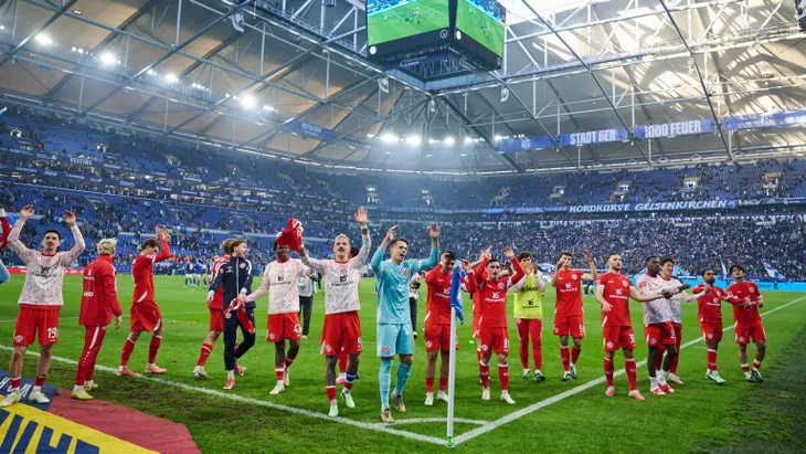 Dritter Auswärtssieg in dieser Saison: Die Mainzer jubeln auf Schalke.