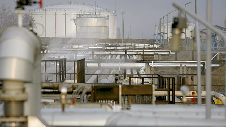 Ungarn, Szazhalombatta: Ein Teil der Empfangsstation der Druschba-Ölpipeline (Freundschaft) in der größten Ölraffinerie des Landes in Szazhalombatta, 29 km südlich von Budapest, Ungarn.