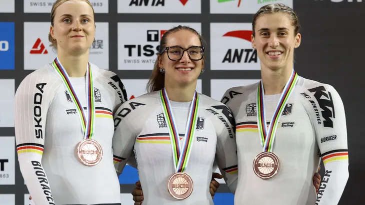 Bronze in Shanghai: Lea Sophie Friedrich, Pauline Grabosch und Clara Schneider (von links)