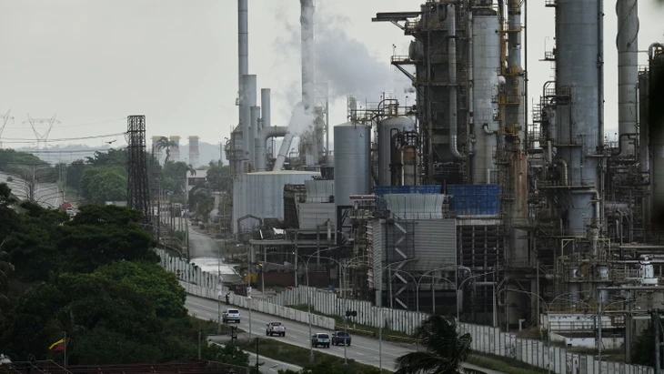 Der hier verarbeitete Rohstoff weckt Begehrlichkeiten: Raffinerie in Venezuela