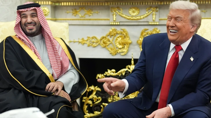 18.11.2025, USA, Washington: US-Präsident Donald Trump trifft den saudi-arabischen Kronprinzen Mohammed bin Salman im Oval Office des Weißen Hauses. Foto: Evan Vucci