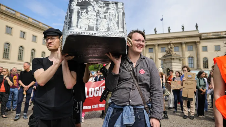 Demonstration gegen die Kürzungspläne im Juni an der Humboldt-Universität zu Berlin