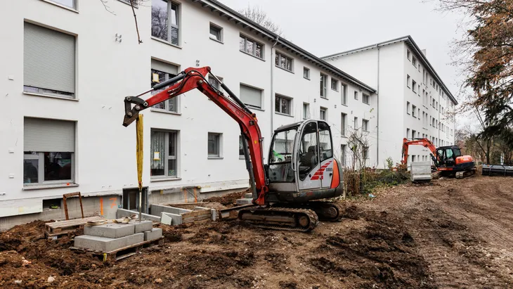 Alter Bestand wird aufgefrischt: Der erste Abschnitt der Modernisierung der Carl-von-Weinberg-Siedlung ist mittlerweile abgeschlossen.