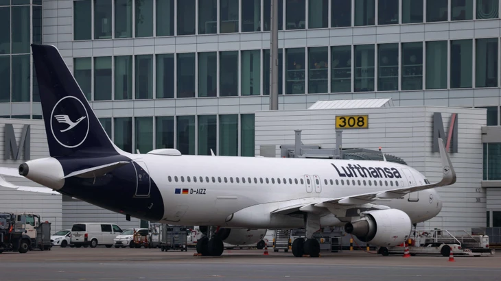 Flugzeug von Lufthansa am Flughafen München