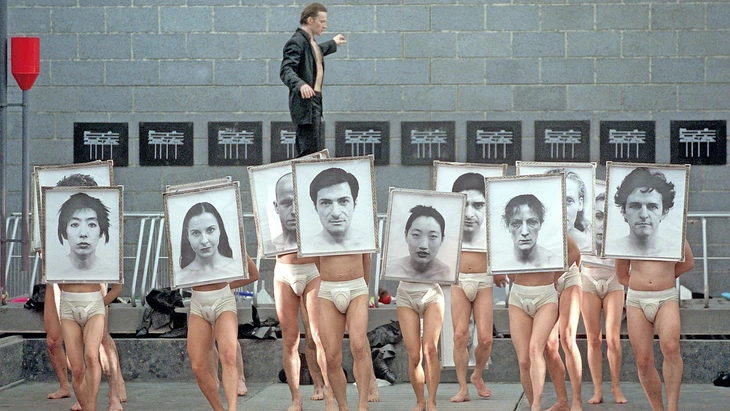 In der schönen neuen Welt ist man nur noch Avatar: Szene des Stücks „Garten der Lüste. BSE“ an der Volksbühne in Berlin nach Aldous Huxleys Roman „Brave New World“.