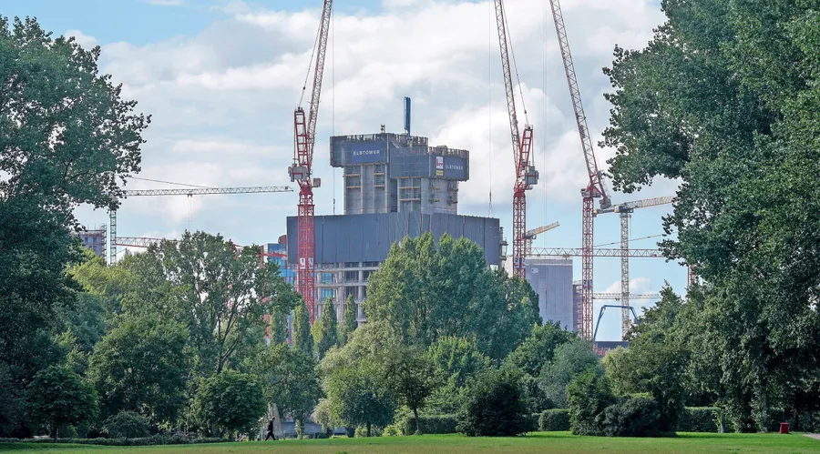Baustellen im Land: Im Hamburg entsteht der Elbtower.