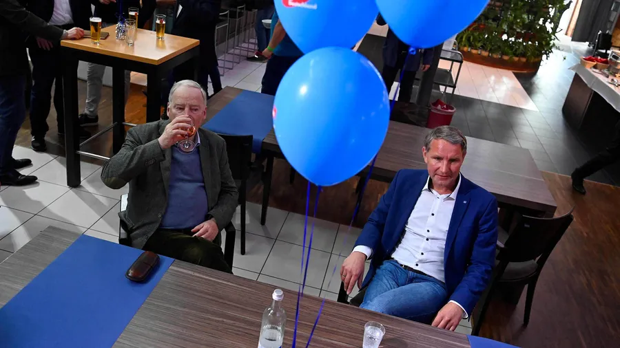 Der Ko-Fraktionsvorsitzende der AfD im Bundestag, Alexander Gauland, und der Thüringer Landeschef Björn Höcke am Sonntag in Magdeburg