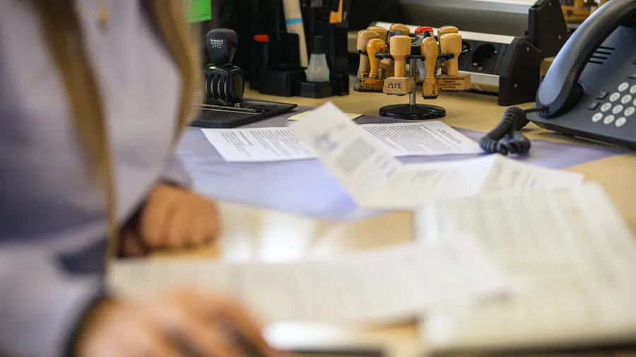 Routinearbeiten am Schreibtisch werden zunehmend von KI übernommen.