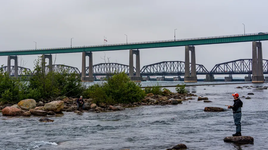 Hier verläuft die Grenze zwischen den USA und Kanada: die Brücke zwischen Soo Ontario und Soo Michigan