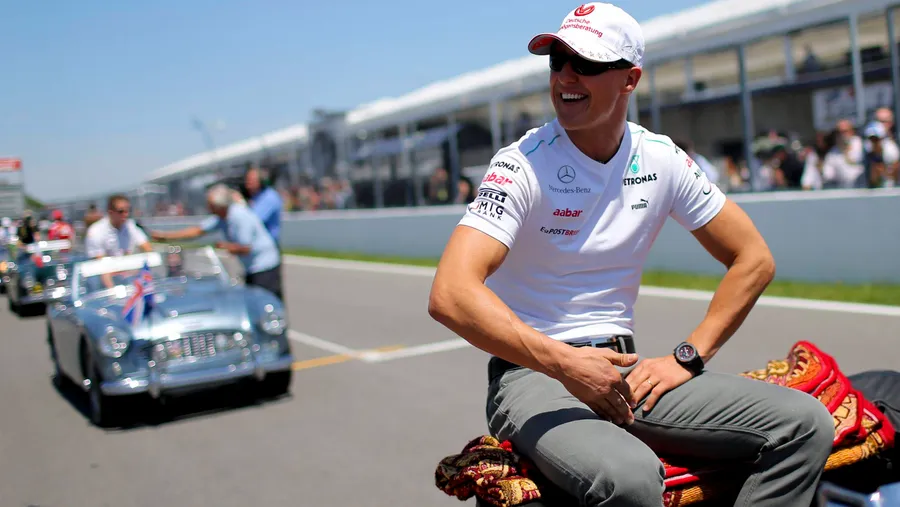 Da war die Laune noch gut: Michael Schumacher bei der Fahrerparade in Montreal