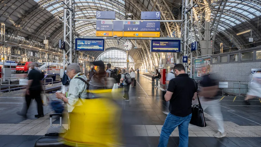 Der Frankfurter Hauptbahnhof am Morgen nach dem Bahnausfall