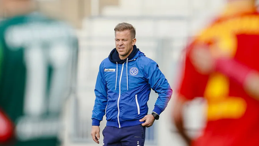 Hilflos am Spielfeldrand: Lilien-Trainer Markus Anfang beim Debakel gegen Paderborn