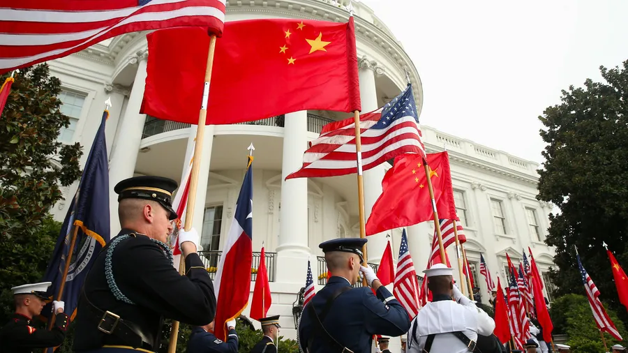 Nicht immer so angespannt: Militärische Ehrengarde vor dem Weißen Haus beim Besuch des chinesischen Staatspräsidenten Xi Jinping beim damaligen amerikanischen Präsidenten Barack Obama 2015.