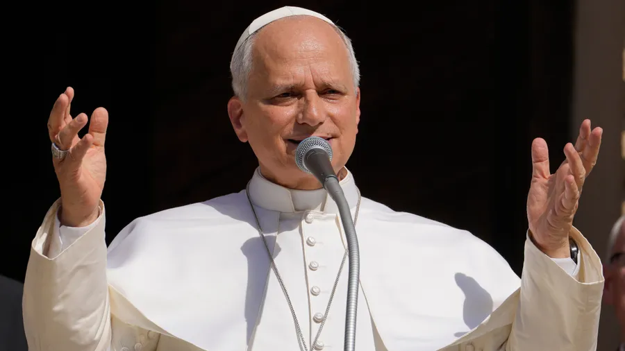 In der Enzyklika „Magnifica Humanitas“ setzt sich Papst Leo XIV. mit der Künstlichen Intelligenz auseinander.