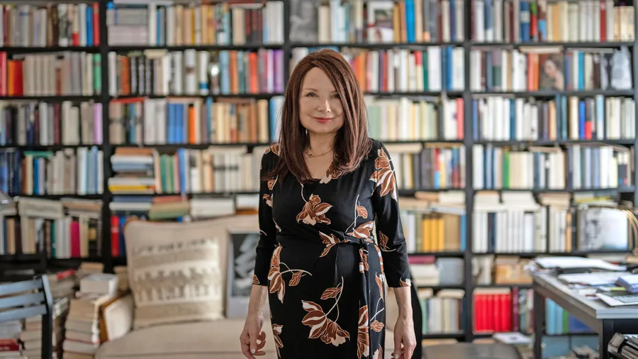 Ein Leben für die Literatur: Edita Koch, die Herausgeberin der Zeitschrift „Exil“ in ihrer Wohnung in Frankfurt