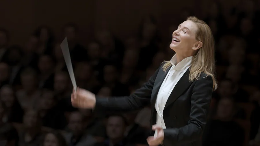 Cate Blanchett als Dirigentin in „Tár“, zu dem Hildur Guðnadóttir den Soundtrack komponierte.