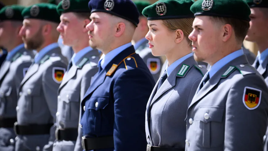 Gelöbnis neuer Rekrutinnen und Rekruten im Mai in Berlin: In Deutschland stellen Frauen 13 Prozent der Dienstleistenden.