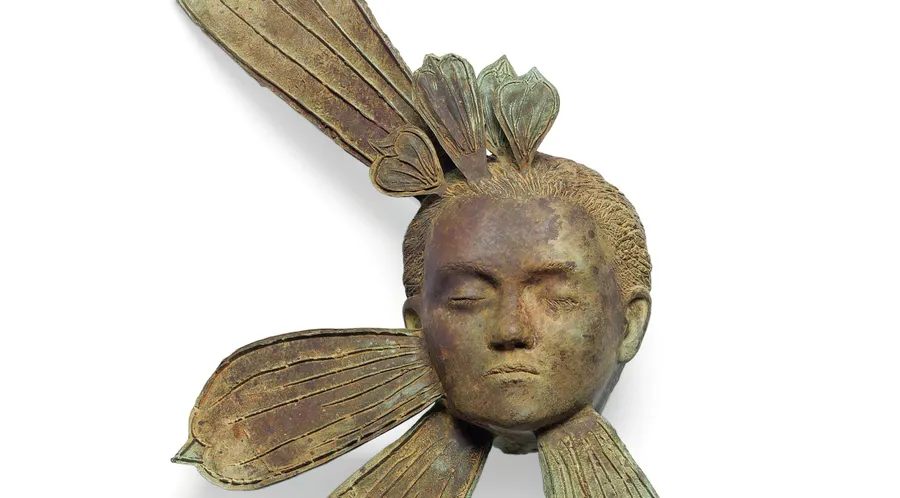 Davon, wie eins zum anderen wird und eins das andere ist, berichtet auch Kiki Smiths „Flower Head 2“ aus dem Jahr 2012.