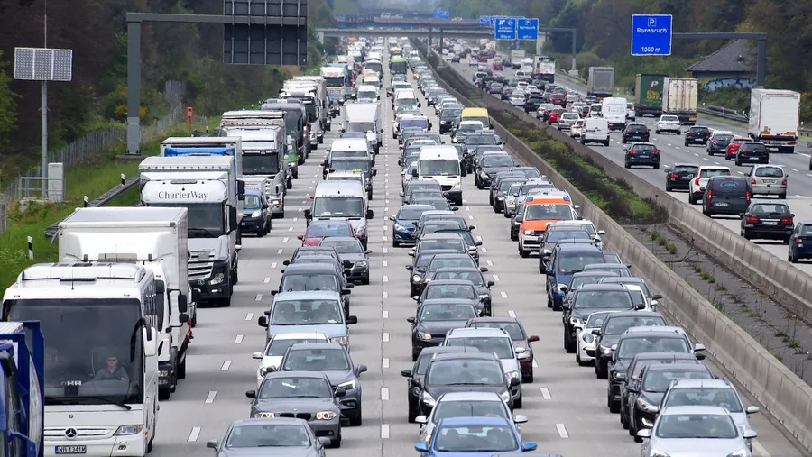 Nichts geht mehr: So wie auf der A5 bei Gräfenhausen stauen sich in Hessen immer öfter Fahrzeuge auf den Autobahnen.