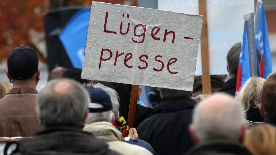 Eine Demonstration von AfD-Anhängern in Rostock am 17. Oktober 2015
