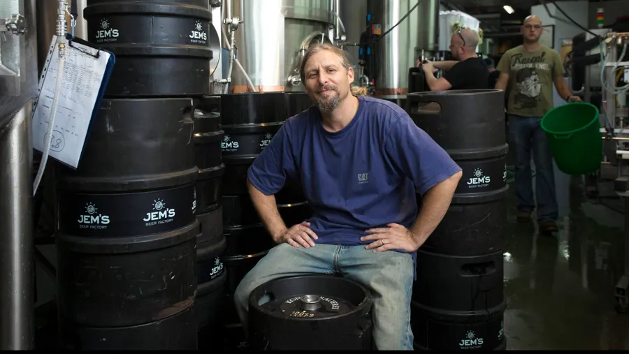 Pionier mit Bier: Jeremy Welfeld in seiner kleinen Brauerei in Petach Tikva