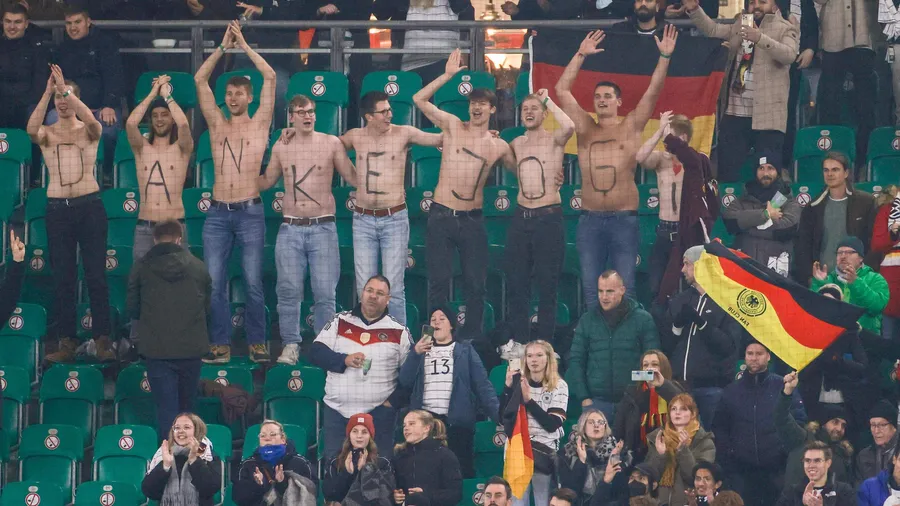 Realität in der vierten Welle: 26.000 Fans beim Länderspiel in Wolfsburg