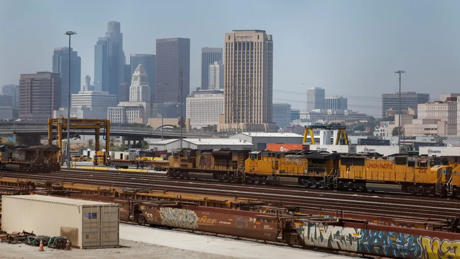 Güterzüge von Union Pacific in Los Angeles: Die geplante Übernahme von Norfolk Southern soll den ersten transkontinentalen Güterbahnbetreiber der USA schaffen.