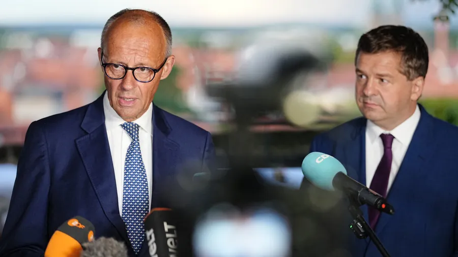Bundeskanzler Merz und Sachsen-Anhalts Ministerpräsident Schulze (beide CDU) am Montag in Quedlinburg